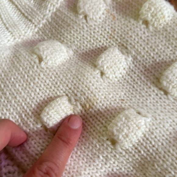 En Créme Dot Sleeve Sweater Size L (stain on sleeve) - Picture 6 of 7
